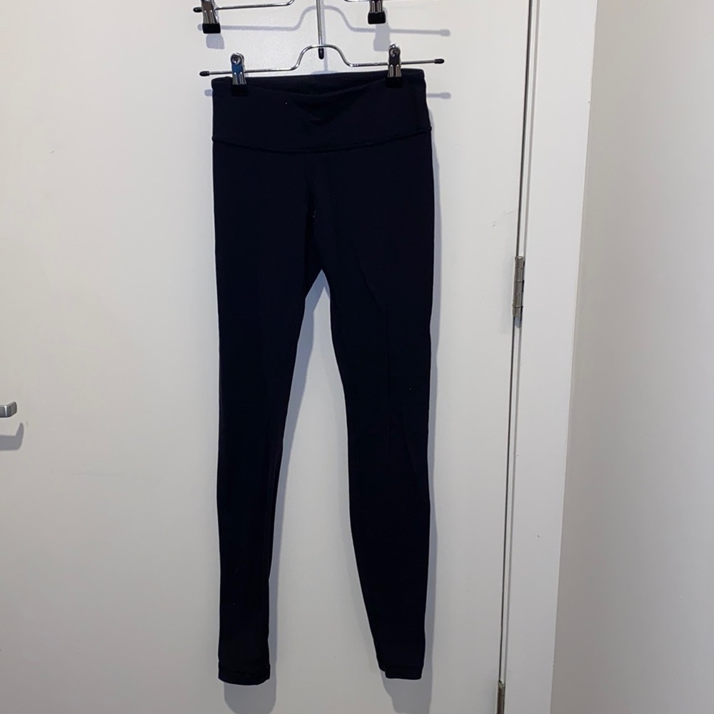 Black lulu lemon leggings